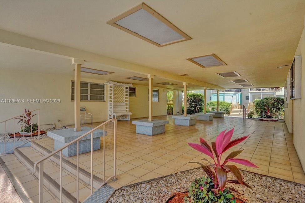 For Sale: $63,000 (1 beds, 1 baths, 688 Square Feet)
