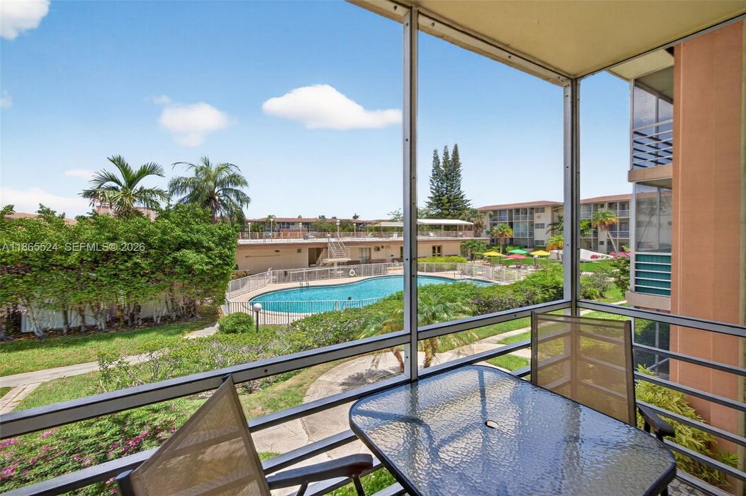 For Sale: $63,000 (1 beds, 1 baths, 688 Square Feet)