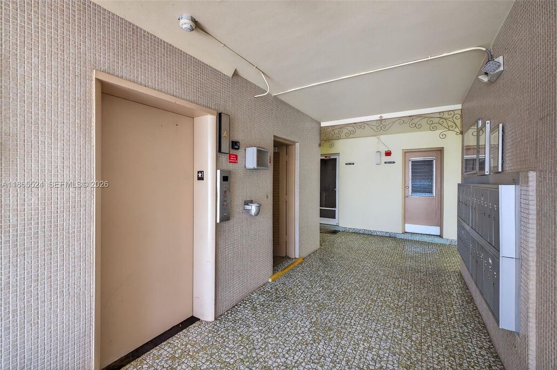 For Sale: $63,000 (1 beds, 1 baths, 688 Square Feet)