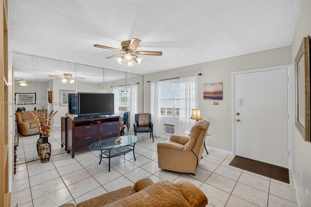 For Sale: $63,000 (1 beds, 1 baths, 688 Square Feet)