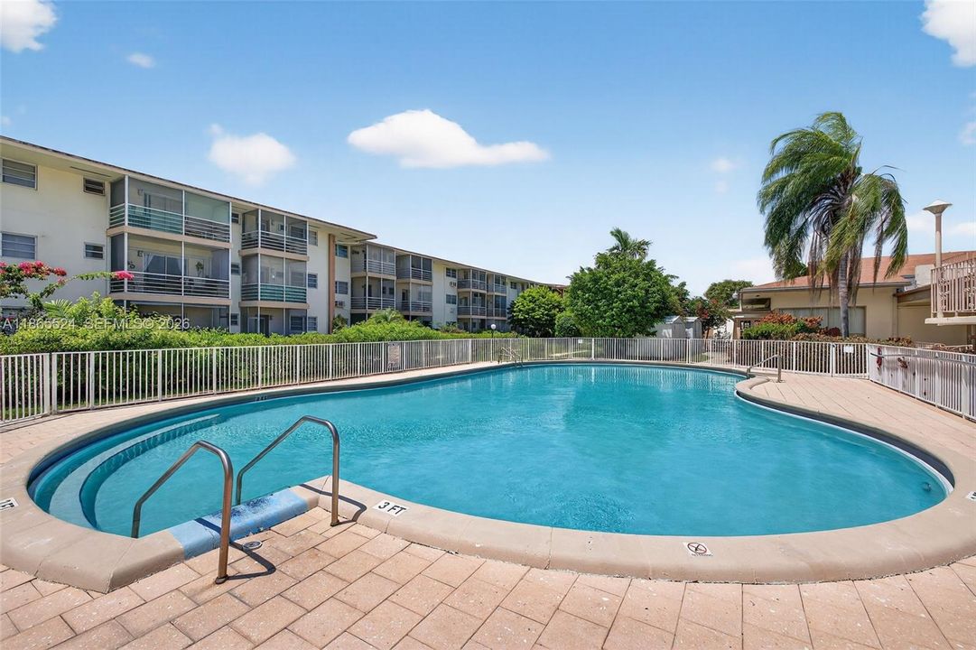 For Sale: $63,000 (1 beds, 1 baths, 688 Square Feet)