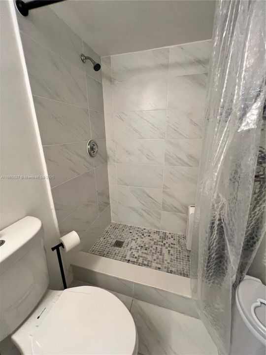 合同活跃: $2,300 (2 贝兹, 2 浴室, 979 平方英尺)