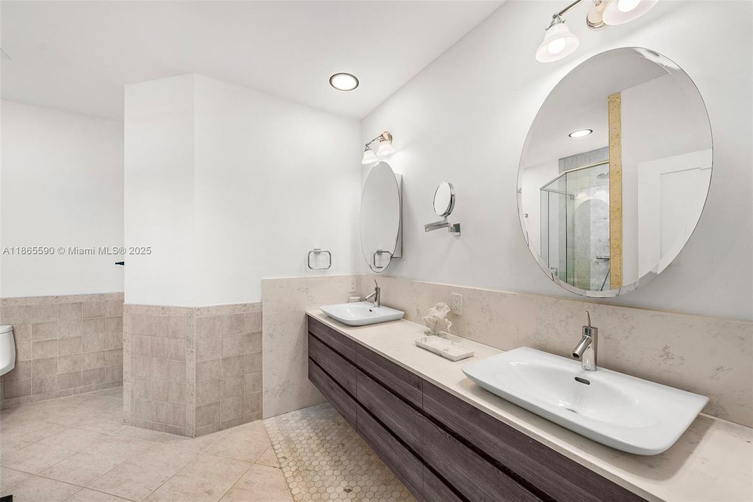 For Sale: $5,995,000 (5 beds, 4 baths, 4416 Square Feet)