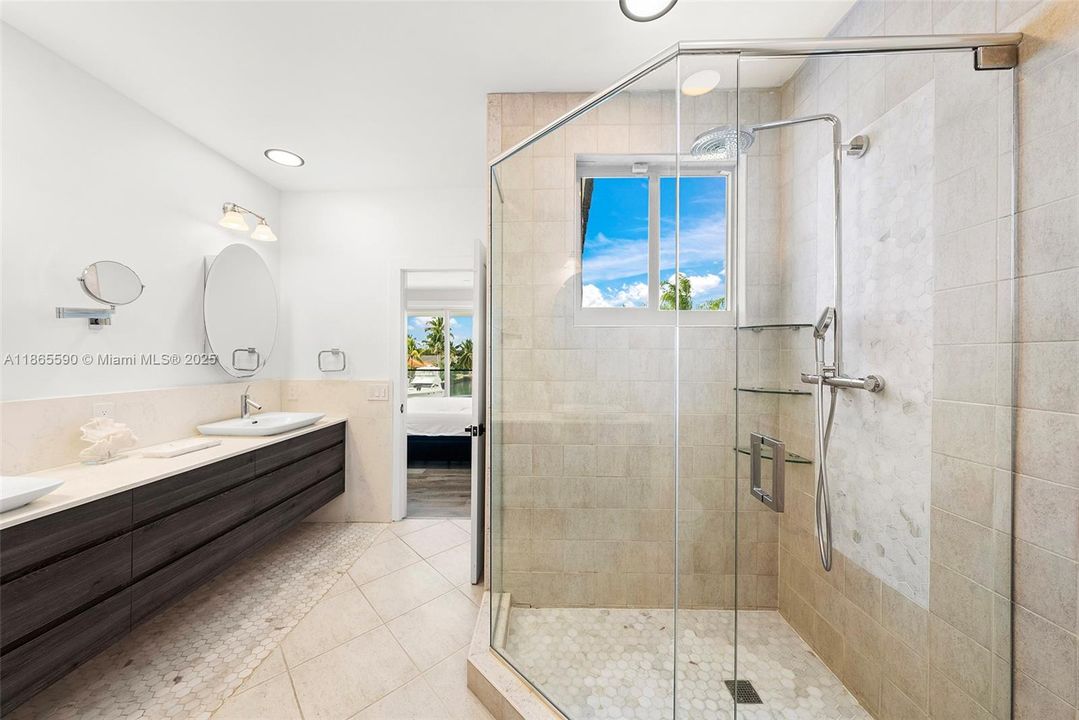 For Sale: $5,995,000 (5 beds, 4 baths, 4416 Square Feet)