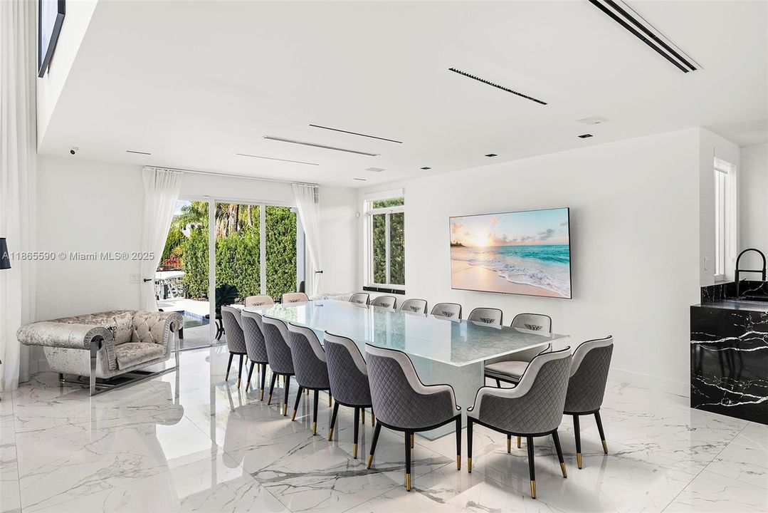 For Sale: $5,995,000 (5 beds, 4 baths, 4416 Square Feet)