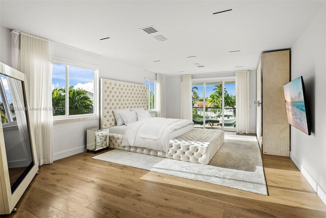 For Sale: $5,995,000 (5 beds, 4 baths, 4416 Square Feet)