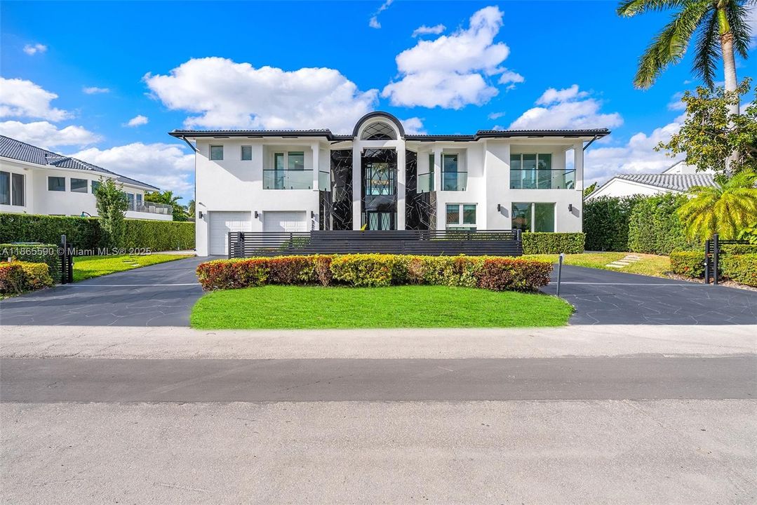 For Sale: $5,995,000 (5 beds, 4 baths, 4416 Square Feet)