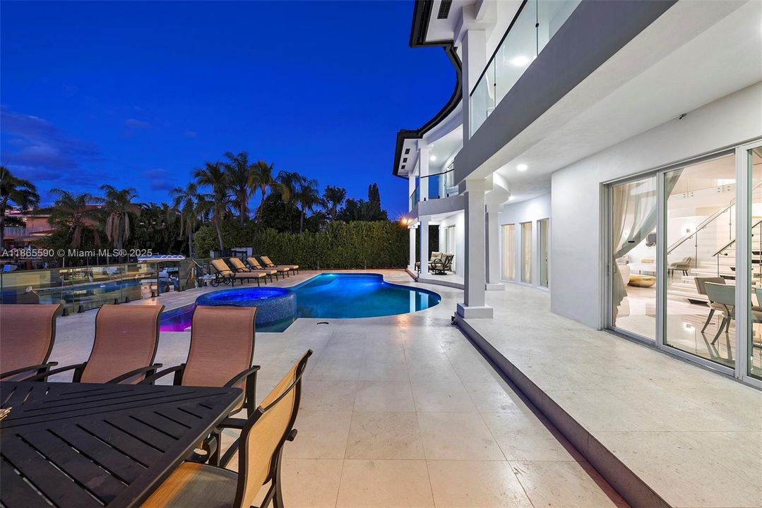 For Sale: $5,995,000 (5 beds, 4 baths, 4416 Square Feet)