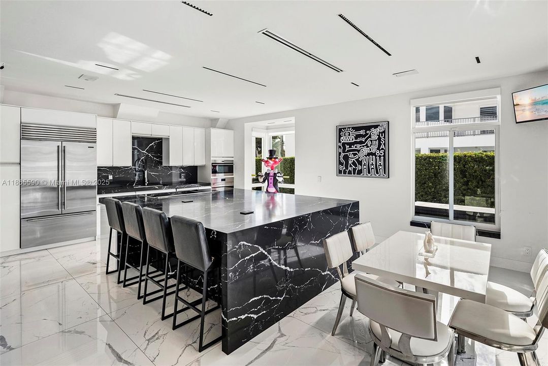 For Sale: $5,995,000 (5 beds, 4 baths, 4416 Square Feet)