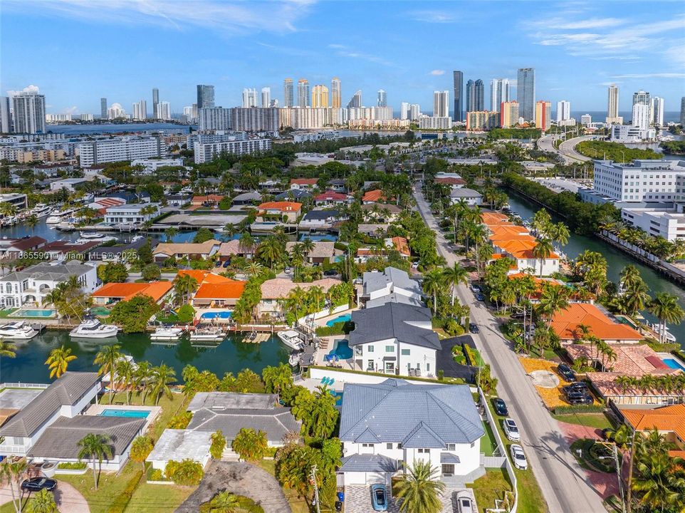 For Sale: $5,995,000 (5 beds, 4 baths, 4416 Square Feet)