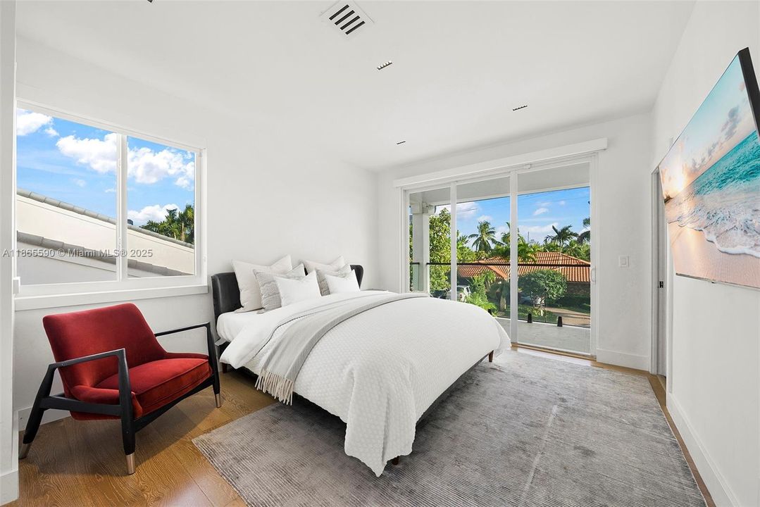 For Sale: $5,995,000 (5 beds, 4 baths, 4416 Square Feet)