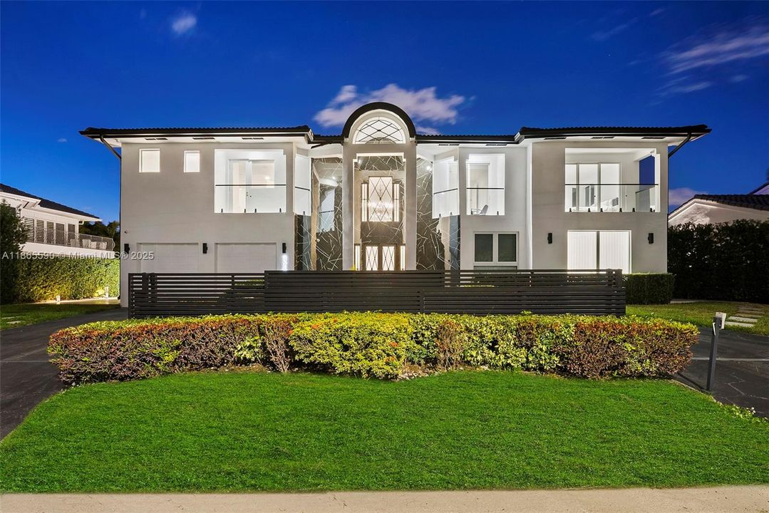 For Sale: $5,995,000 (5 beds, 4 baths, 4416 Square Feet)