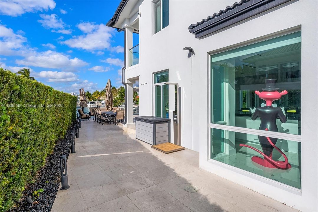 For Sale: $5,995,000 (5 beds, 4 baths, 4416 Square Feet)