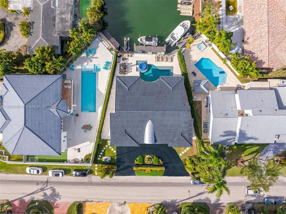 For Sale: $5,995,000 (5 beds, 4 baths, 4416 Square Feet)