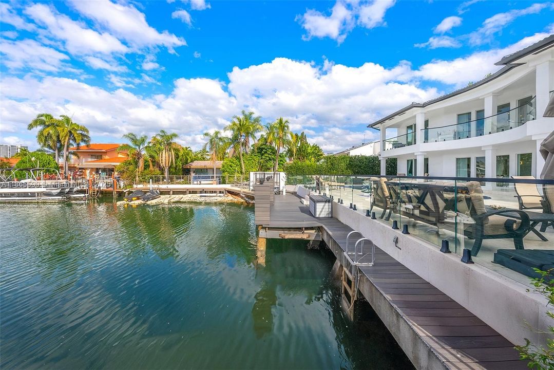 For Sale: $5,995,000 (5 beds, 4 baths, 4416 Square Feet)