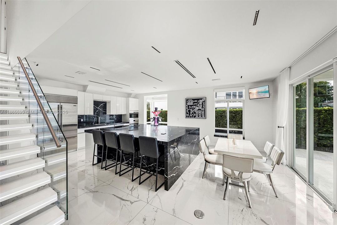 For Sale: $5,995,000 (5 beds, 4 baths, 4416 Square Feet)