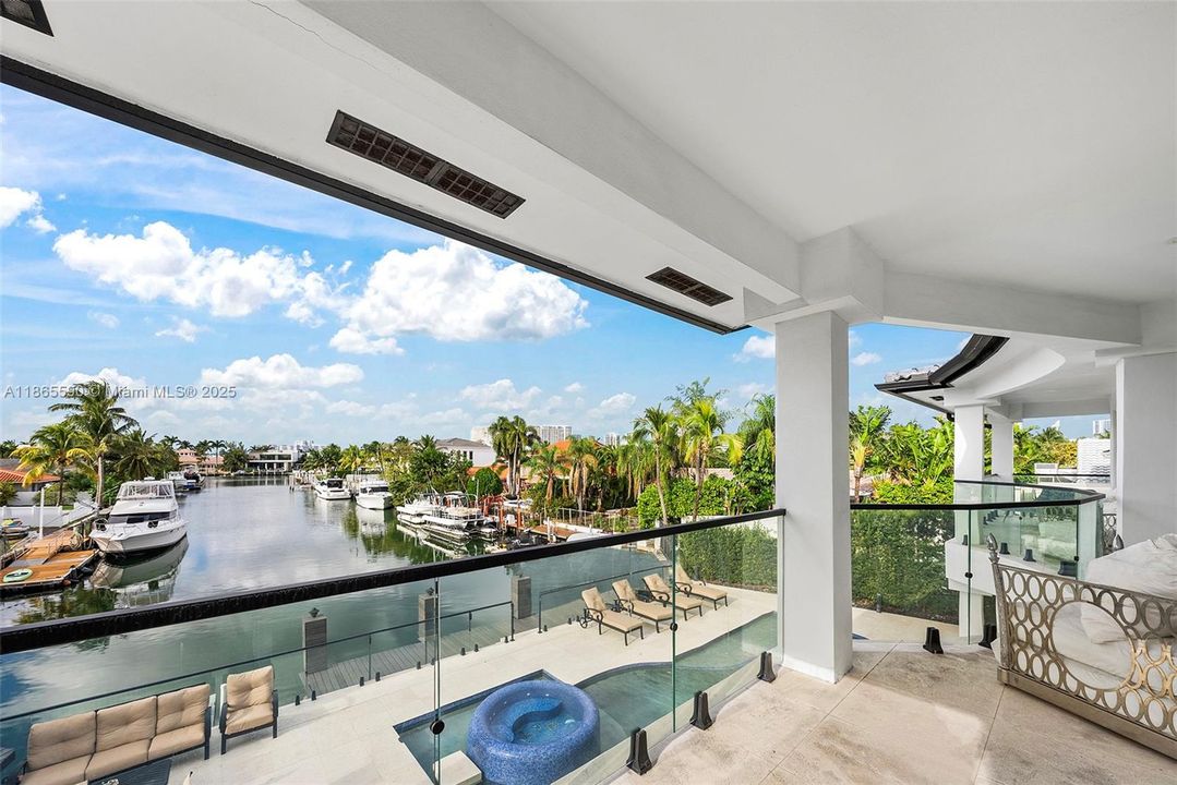 For Sale: $5,995,000 (5 beds, 4 baths, 4416 Square Feet)