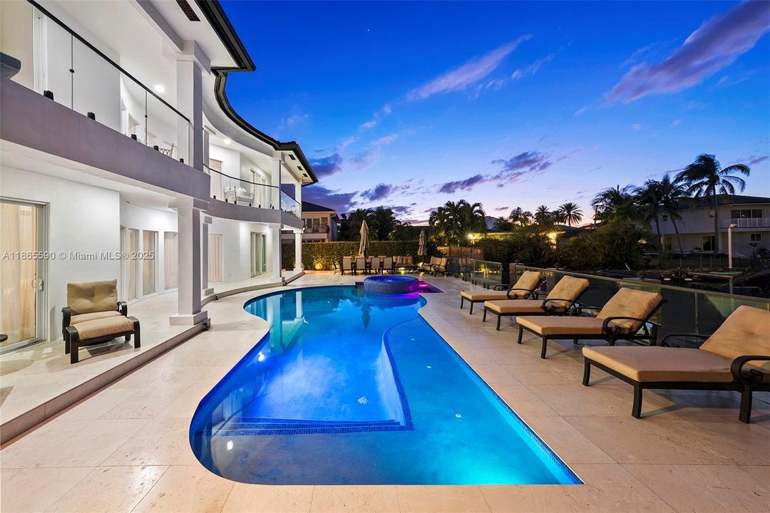 For Sale: $5,995,000 (5 beds, 4 baths, 4416 Square Feet)