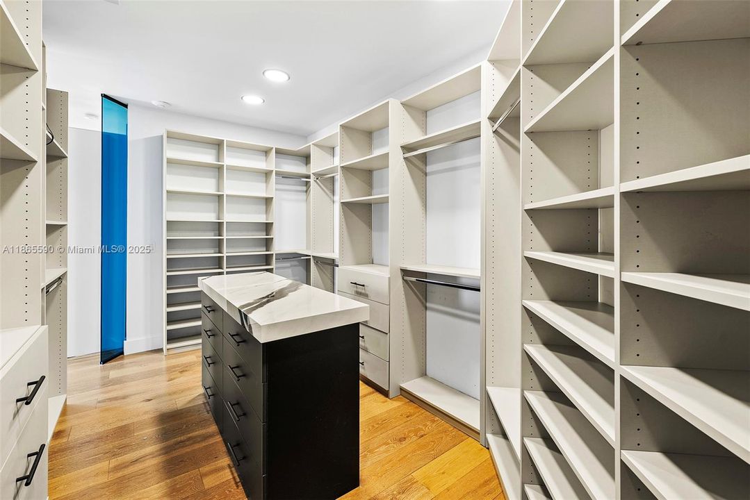 For Sale: $5,995,000 (5 beds, 4 baths, 4416 Square Feet)