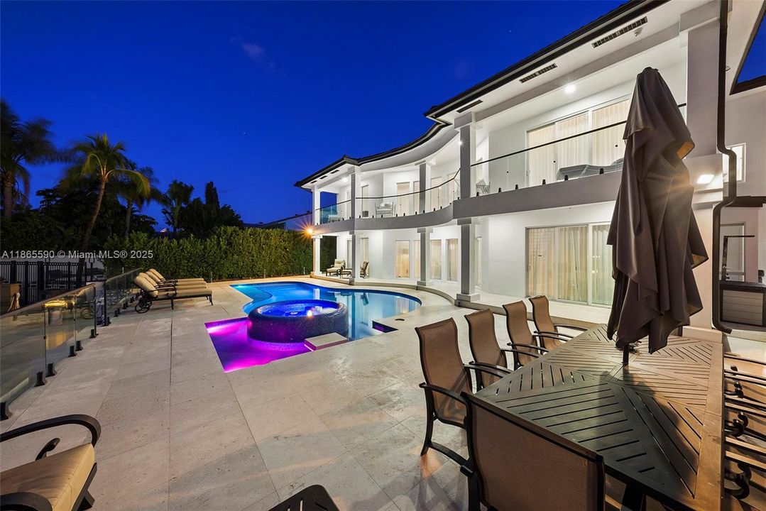 For Sale: $5,995,000 (5 beds, 4 baths, 4416 Square Feet)