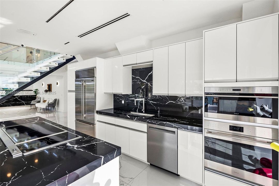 For Sale: $5,995,000 (5 beds, 4 baths, 4416 Square Feet)