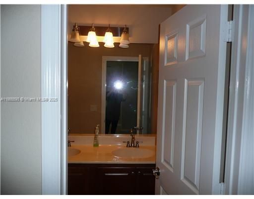 Recently Rented: $2,950 (3 beds, 2 baths, 1655 Square Feet)