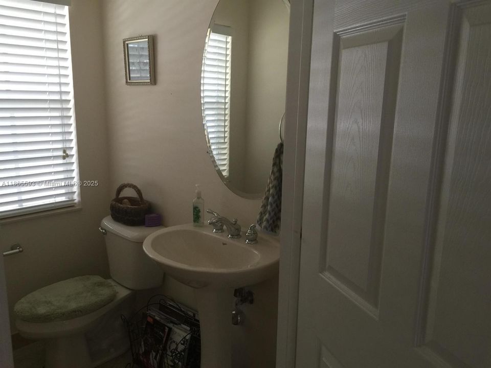 Recently Rented: $2,950 (3 beds, 2 baths, 1655 Square Feet)