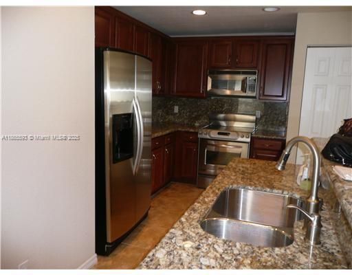 Recently Rented: $2,950 (3 beds, 2 baths, 1655 Square Feet)