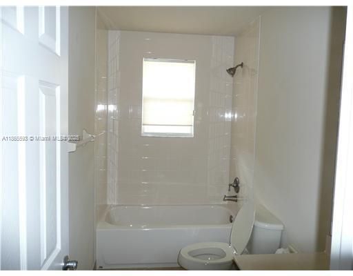 Recently Rented: $2,950 (3 beds, 2 baths, 1655 Square Feet)