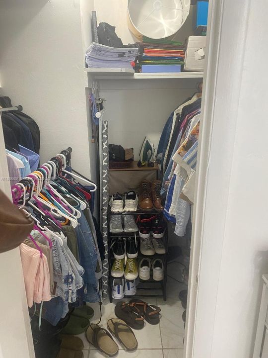 For Sale: $215,000 (1 beds, 1 baths, 672 Square Feet)