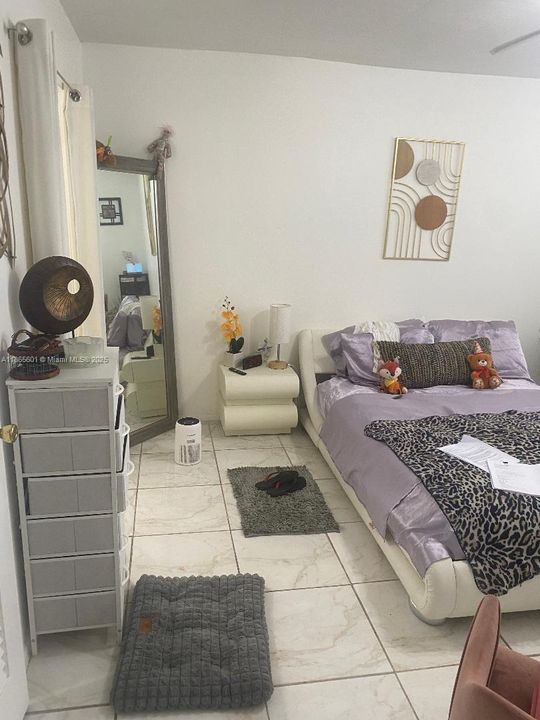 For Sale: $215,000 (1 beds, 1 baths, 672 Square Feet)