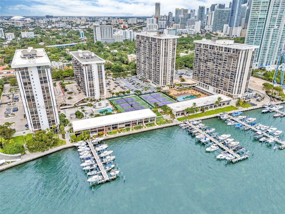 For Sale: $599,000 (2 beds, 2 baths, 1362 Square Feet)