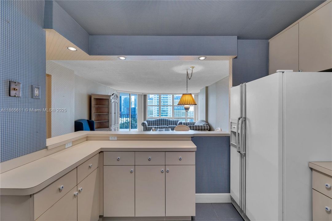 For Sale: $599,000 (2 beds, 2 baths, 1362 Square Feet)