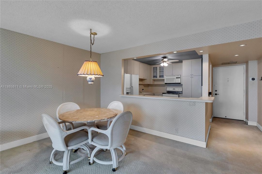 For Sale: $599,000 (2 beds, 2 baths, 1362 Square Feet)