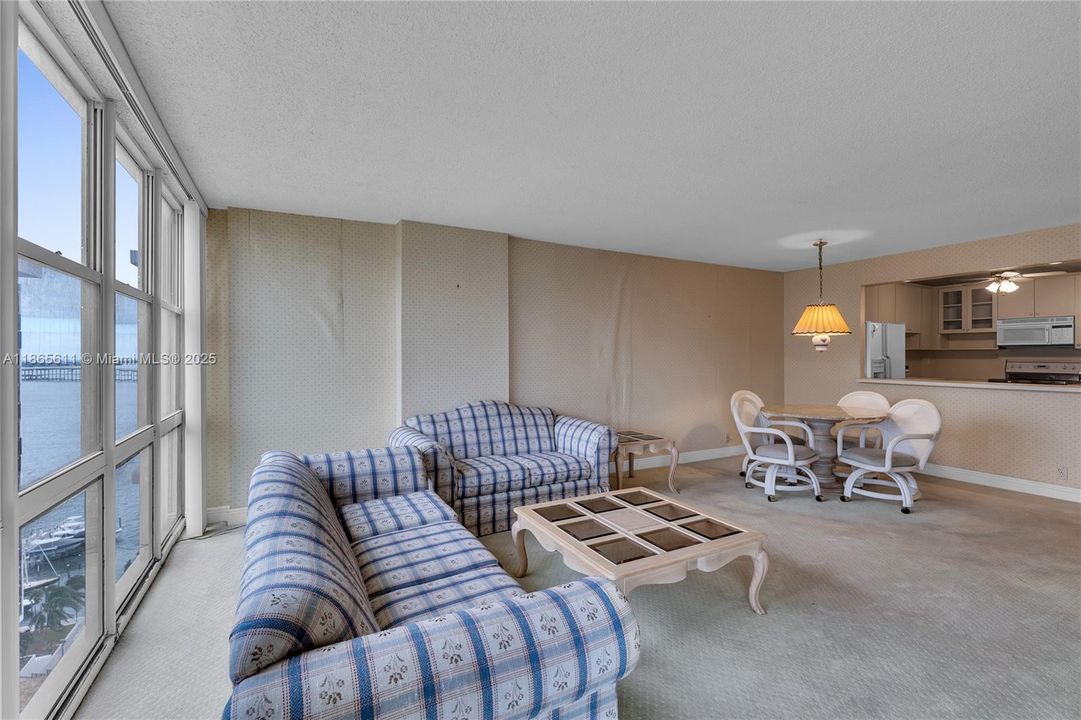 For Sale: $599,000 (2 beds, 2 baths, 1362 Square Feet)