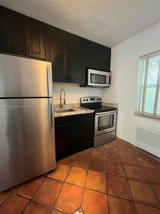 待售: $174,999 (0 贝兹, 1 浴室, 360 平方英尺)