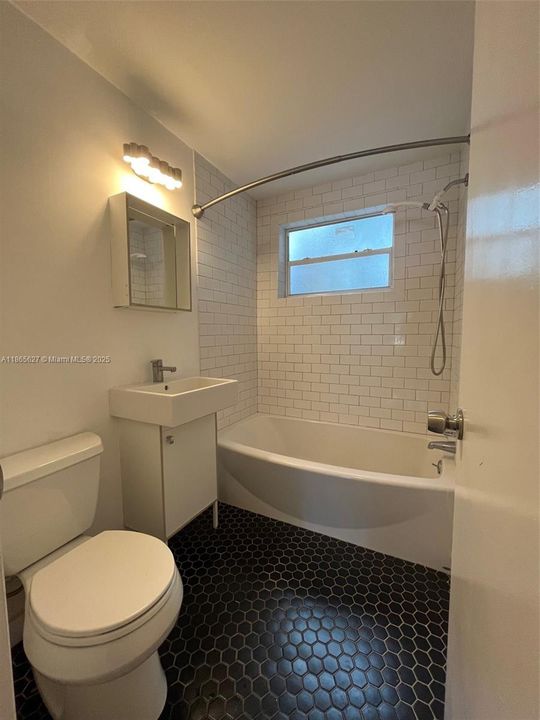 待售: $174,999 (0 贝兹, 1 浴室, 360 平方英尺)