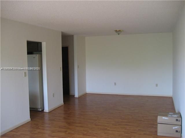 Под контрактом: $239,000 (2 спален, 2 ванн, 1170 Квадратных фут)