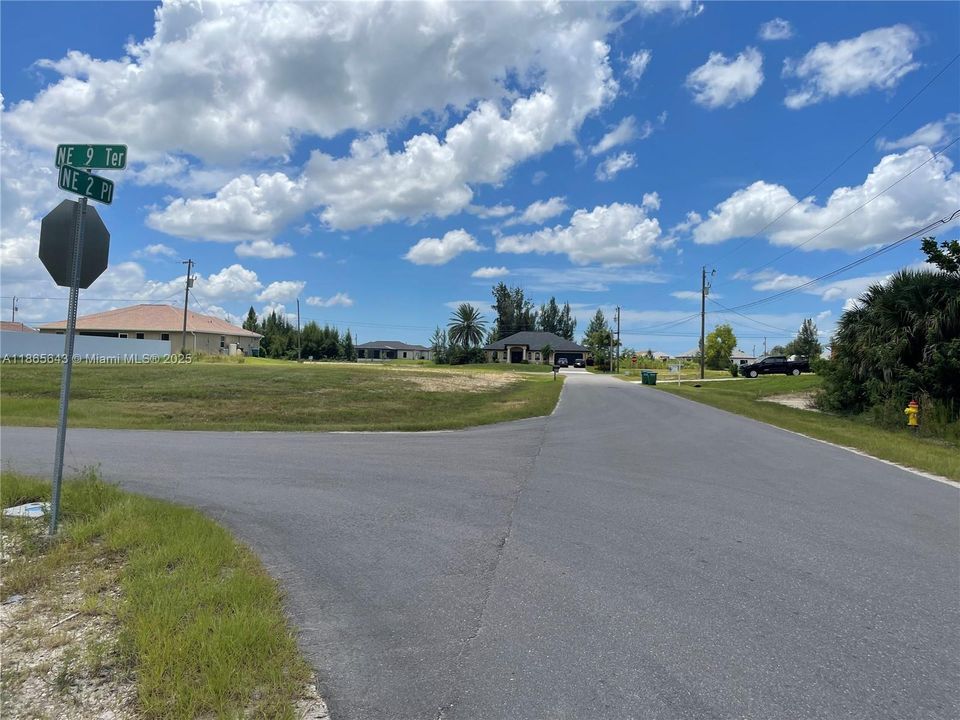 На продажу: $80,000 (0.24 acres)