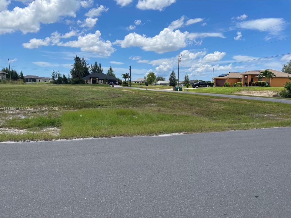 На продажу: $80,000 (0.24 acres)