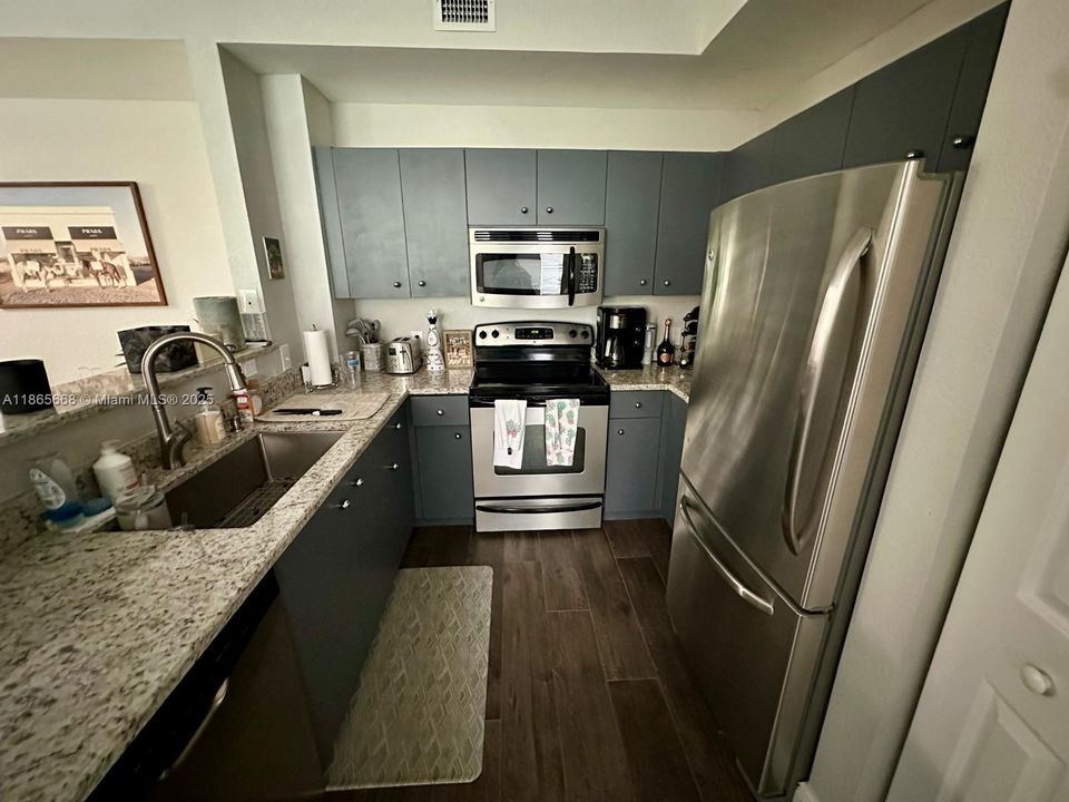 Недавно арендовано: $2,700 (2 спален, 2 ванн, 1071 Квадратных фут)