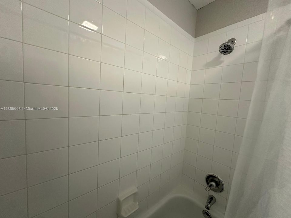 Недавно арендовано: $2,700 (2 спален, 2 ванн, 1071 Квадратных фут)