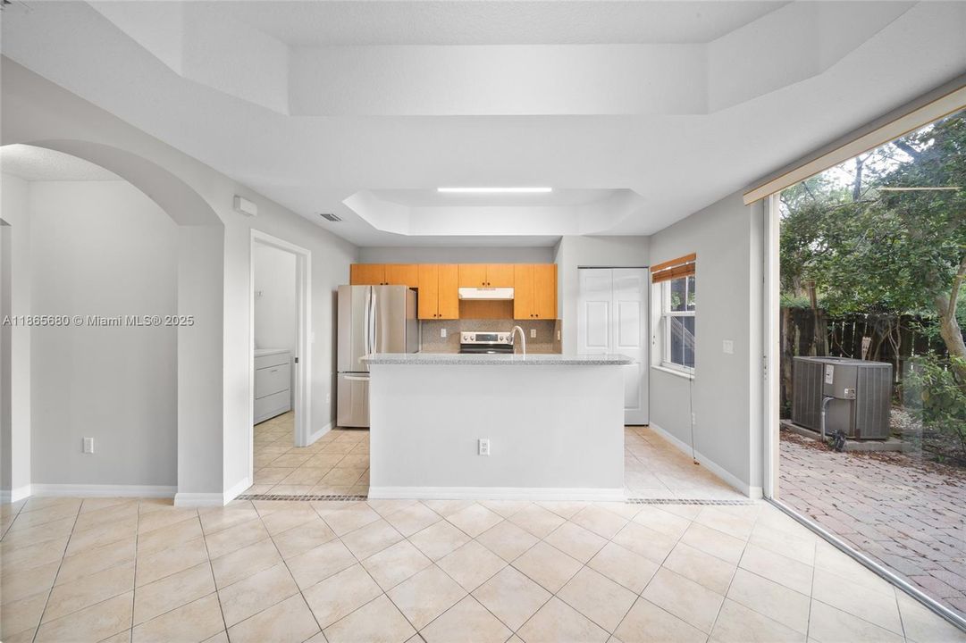 En Venta: $410,000 (3 camas, 2 baños, 1615 Pies cuadrados)