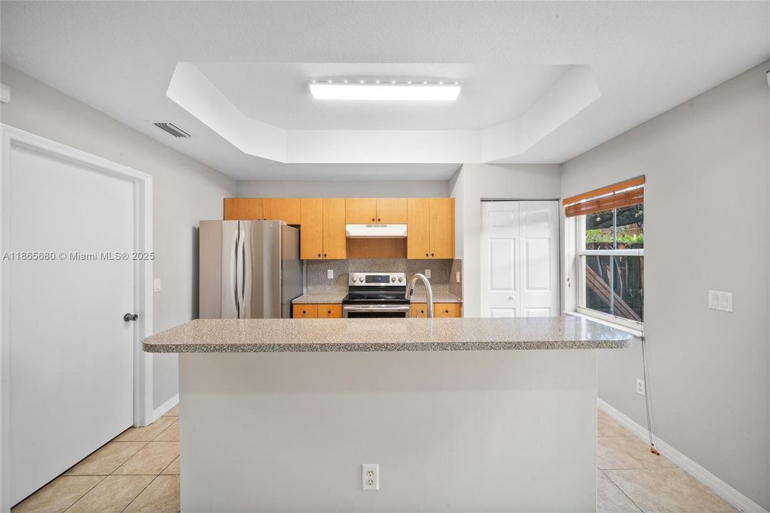 En Venta: $410,000 (3 camas, 2 baños, 1615 Pies cuadrados)