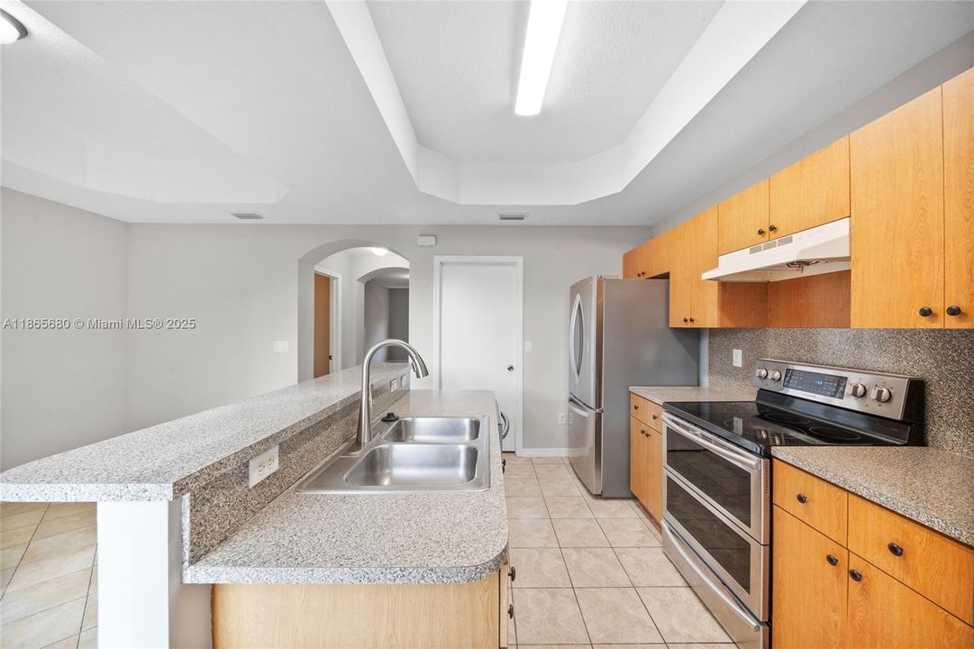 En Venta: $410,000 (3 camas, 2 baños, 1615 Pies cuadrados)