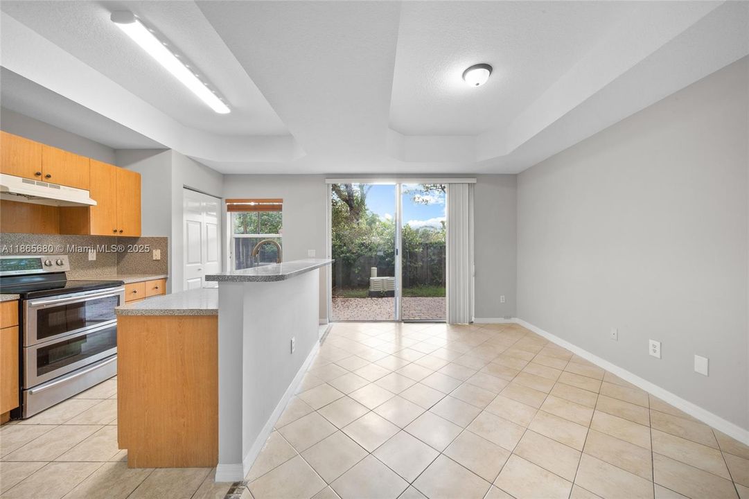 En Venta: $410,000 (3 camas, 2 baños, 1615 Pies cuadrados)