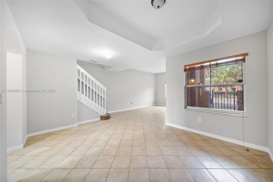 En Venta: $410,000 (3 camas, 2 baños, 1615 Pies cuadrados)