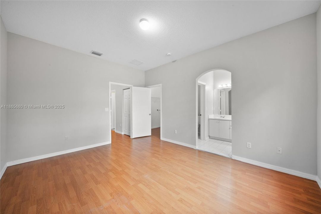 En Venta: $410,000 (3 camas, 2 baños, 1615 Pies cuadrados)