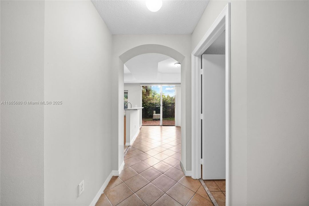 En Venta: $410,000 (3 camas, 2 baños, 1615 Pies cuadrados)