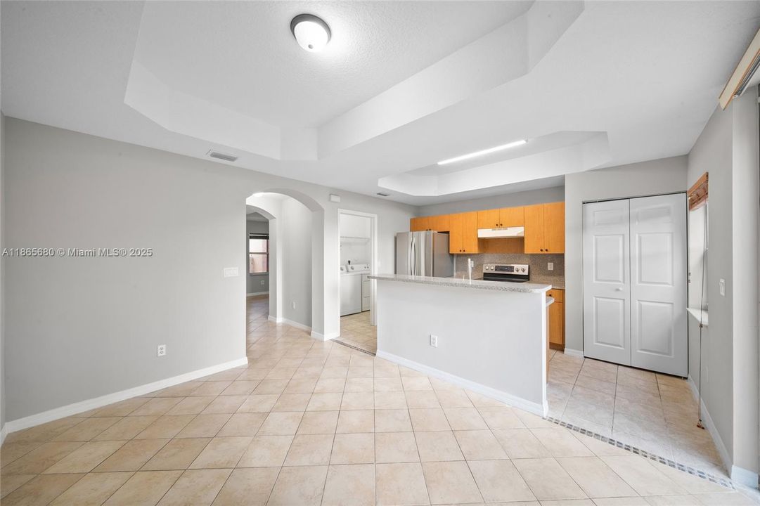 En Venta: $410,000 (3 camas, 2 baños, 1615 Pies cuadrados)